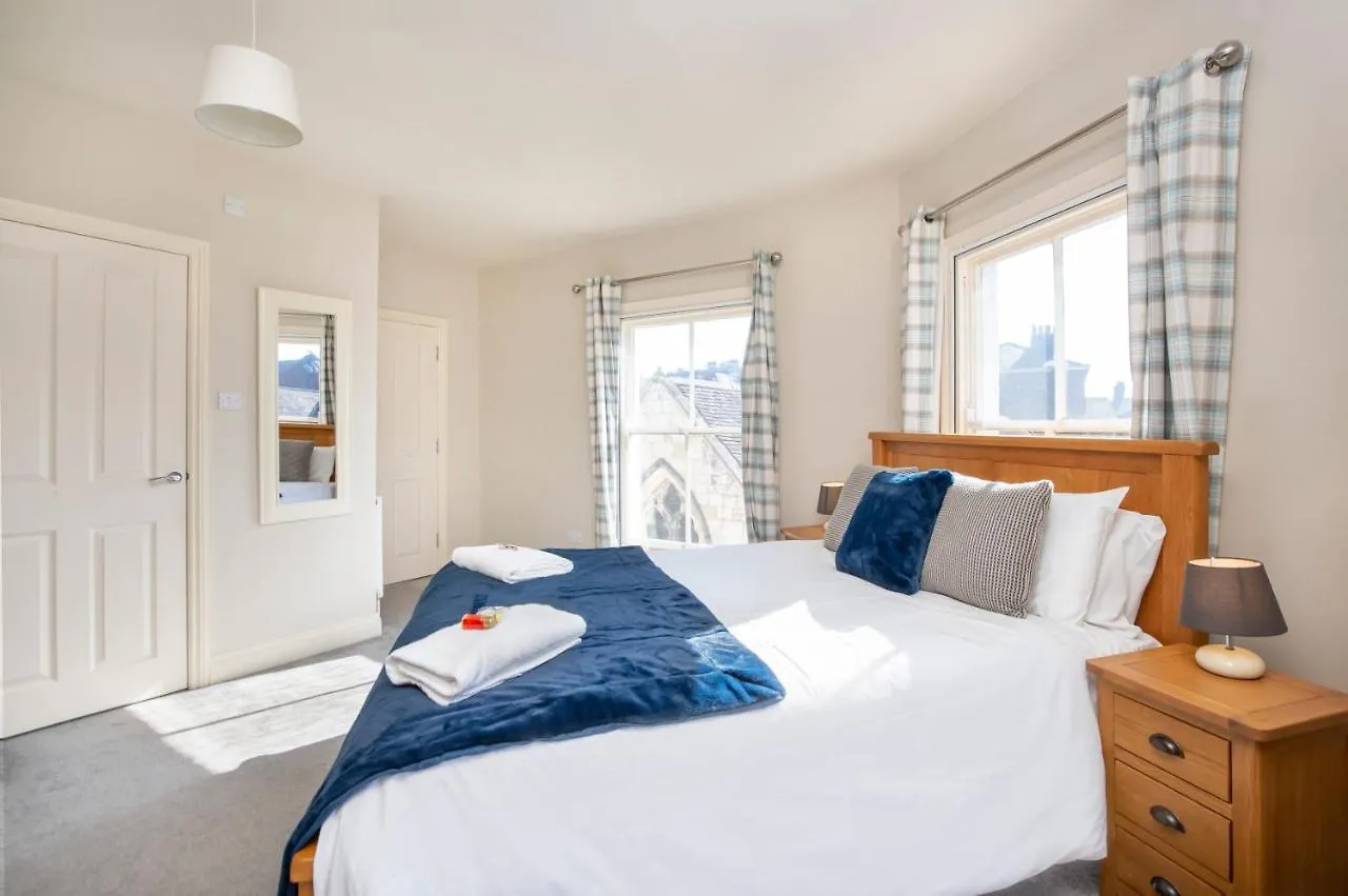 Dom wakacyjny Patrick'S Pool- 4 Bedroom,4 Bathroom, Most Central Luxury Townhouse! York Wielka Brytania
