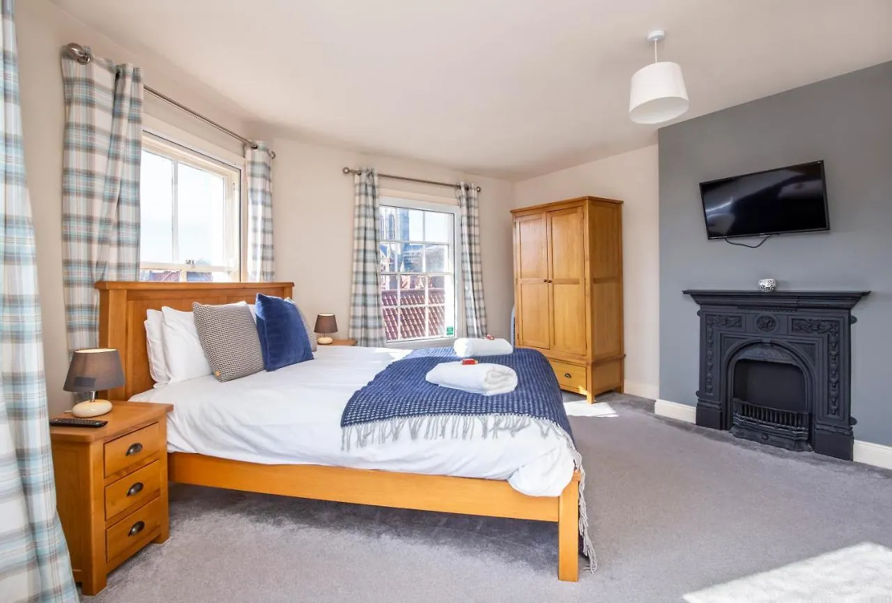Dom wakacyjny Patrick'S Pool- 4 Bedroom,4 Bathroom, Most Central Luxury Townhouse! York