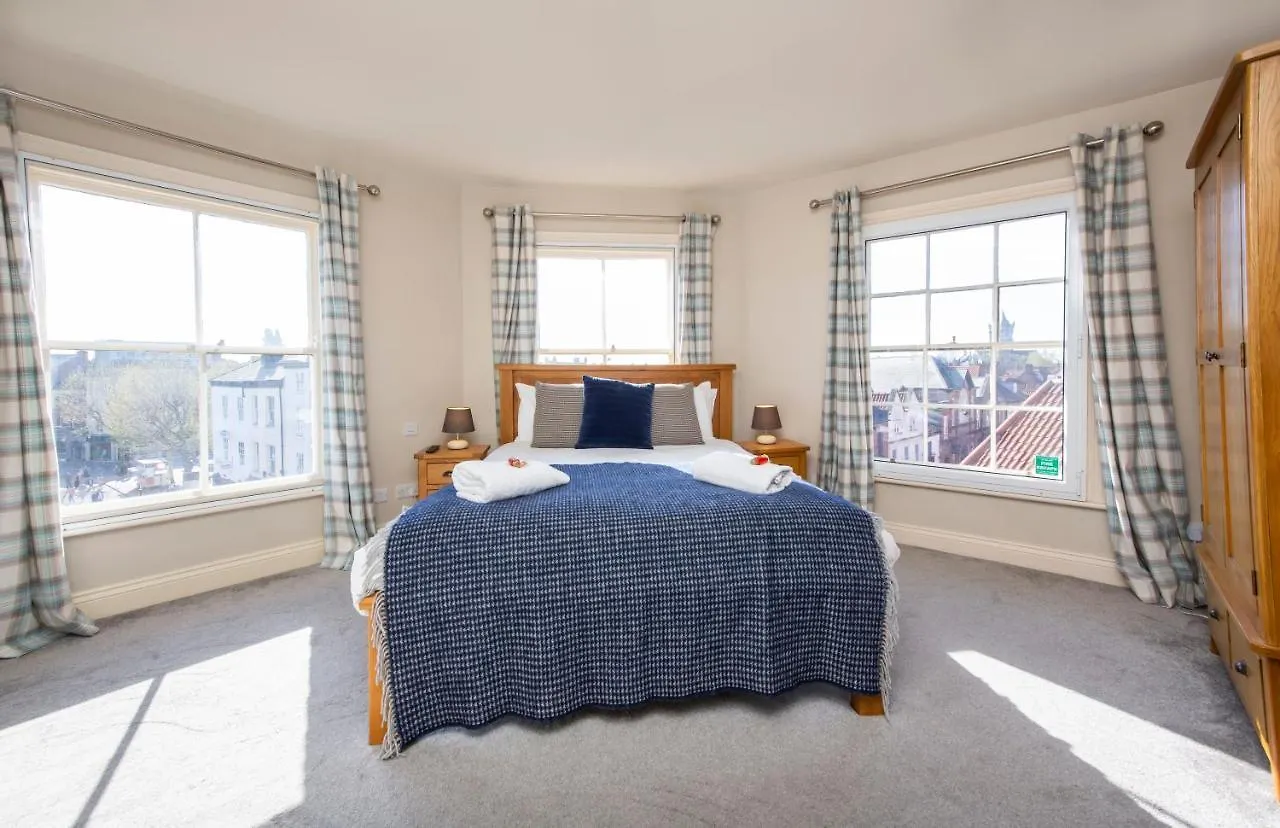 Dom wakacyjny Patrick'S Pool- 4 Bedroom,4 Bathroom, Most Central Luxury Townhouse! York